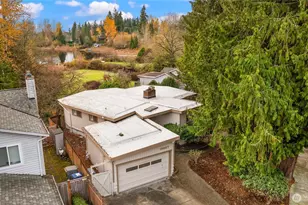 12057 NE 97th St, Kirkland, WA 98033 - Photo 2