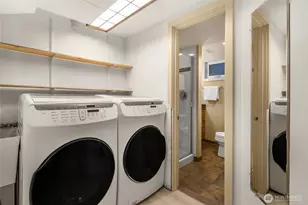 12057 NE 97th St, Kirkland, WA 98033 - Photo 32