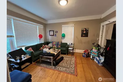 5031 12th Avenue NE, Seattle, WA 98105 - Photo 2
