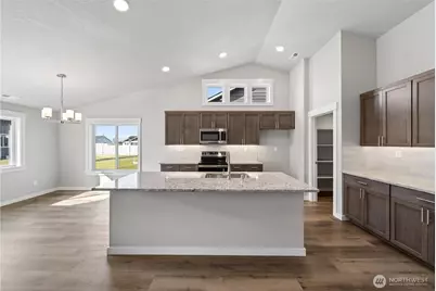 4337 W Sand Hill St, Moses Lake, WA 98837 - Photo 2