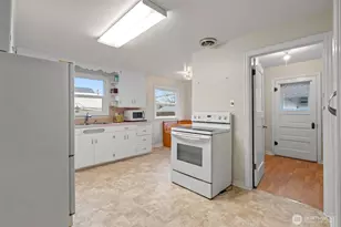 217 E Gilman Ave, Arlington, WA 98223 - Photo 12