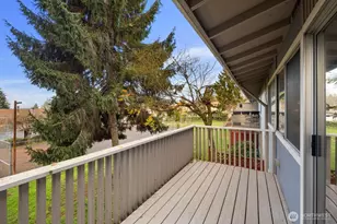 9623 S 248th St, Kent, WA 98030 - Photo 2
