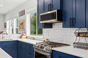 880 S Pine St, Burlington, WA 98233 - Photo 12