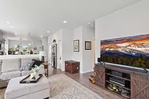 880 S Pine St, Burlington, WA 98233 - Photo 4