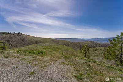 295 Hawks Ridge Road, Chelan, WA 98816 - Photo 2