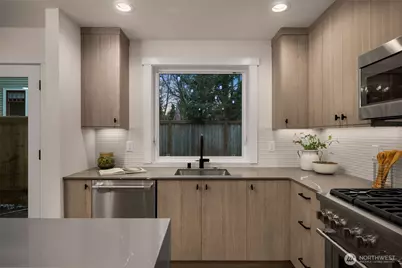 809 W Armour Street, Seattle, WA 98119 - Photo 10