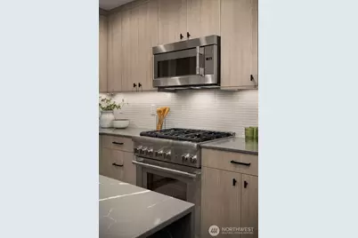 809 W Armour Street, Seattle, WA 98119 - Photo 14