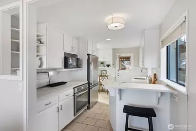 7038 52nd Avenue NE, Seattle, WA 98115 - Photo 8