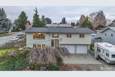 217 S Iowa Avenue, East Wenatchee, WA 98802 - Photo 1