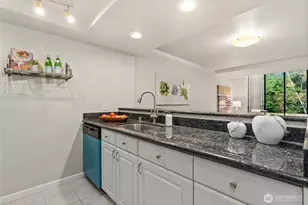 6 Lake Bellevue Dr, Bellevue, WA 98005 - Photo 12