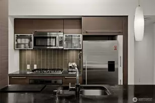 820 Blanchard St, Seattle, WA 98121 - Photo 14