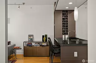 820 Blanchard St, Seattle, WA 98121 - Photo 16