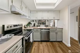 23001 Lakeview Dr, Mountlake Terrace, WA 98043 - Photo 8