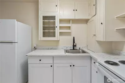 4515 Burke Avenue N, Seattle, WA 98103 - Photo 18