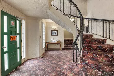 4515 Burke Avenue N, Seattle, WA 98103 - Photo 24