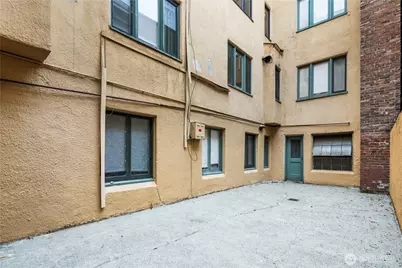 4515 Burke Avenue N, Seattle, WA 98103 - Photo 28