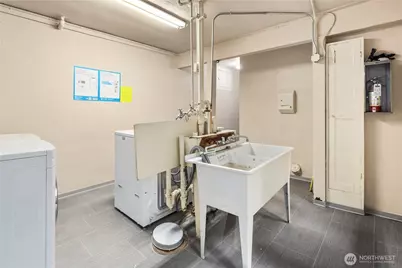 4515 Burke Avenue N, Seattle, WA 98103 - Photo 26