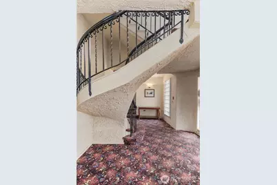 4515 Burke Avenue N, Seattle, WA 98103 - Photo 22