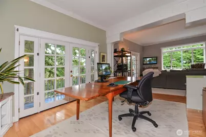 12117 Clearview Drive, Edmonds, WA 98026 - Photo 16