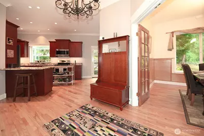 12117 Clearview Drive, Edmonds, WA 98026 - Photo 4