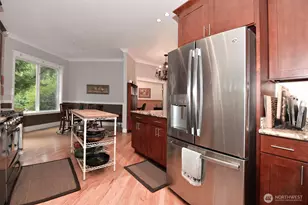 12117 Clearview Dr, Edmonds, WA 98026 - Photo 8