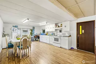 11330 E Riverside Dr, Bothell, WA 98011 - Photo 8