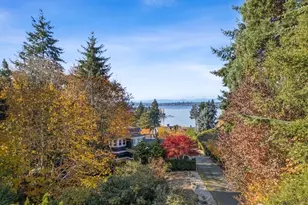 104 Xx NE 47th Pl, Kirkland, WA 98033 - Photo 1