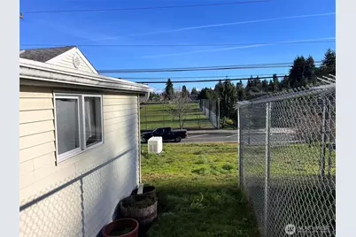 10049 8th Avenue SW, Seattle, WA 98146 - Photo 6