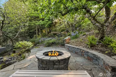 225 Ward Street, Seattle, WA 98109 - Photo 32