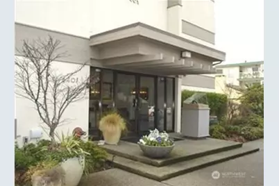 6401 Lake Washington Boulevard NE #303, Kirkland, WA 98033 - Photo 2