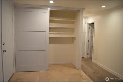 6401 Lake Washington Boulevard NE #303, Kirkland, WA 98033 - Photo 4