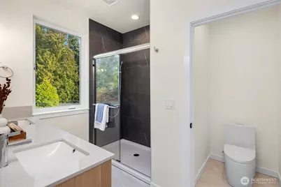 10827 11th Avenue NE, Seattle, WA 98125 - Photo 16