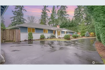 6201 Island Crest Way, Mercer Island, WA 98040 - Photo 2
