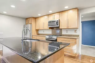 6201 Island Crest Way, Mercer Island, WA 98040 - Photo 10