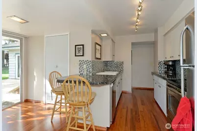 10221 132nd Avenue NE, Kirkland, WA 98033 - Photo 2