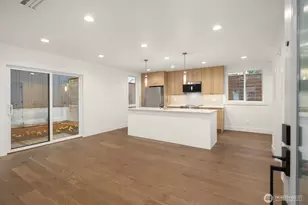 104 NE 44th St, Seattle, WA 98105 - Photo 2