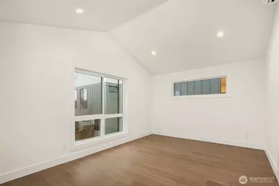 104 NE 44th Street, Seattle, WA 98105 - Photo 12