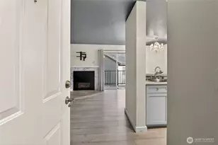 9805 Avondale Road NE, Redmond, WA 98052 - Photo 2