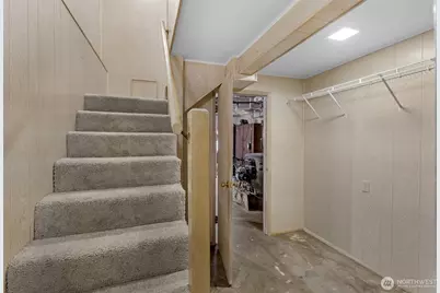 708 Warren Avenue N, Seattle, WA 98109 - Photo 14