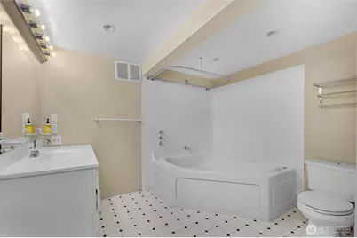 708 Warren Avenue N, Seattle, WA 98109 - Photo 20