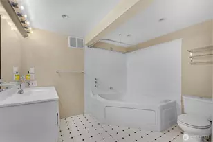 708 Warren Ave N, Seattle, WA 98109 - Photo 20