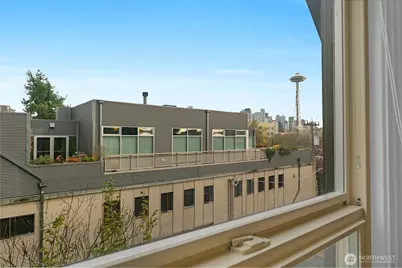 708 Warren Avenue N, Seattle, WA 98109 - Photo 32