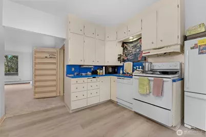 708 Warren Avenue N, Seattle, WA 98109 - Photo 8