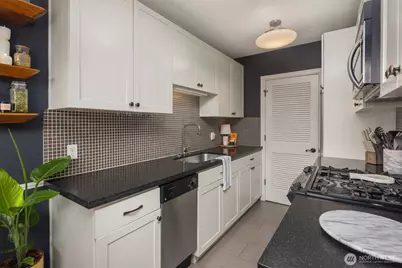 325 Harvard Avenue E #302, Seattle, WA 98102 - Photo 22