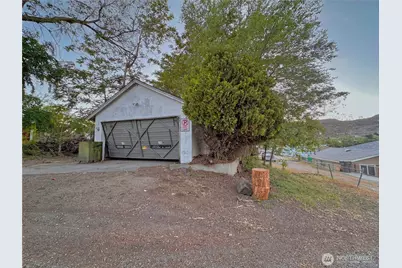 111 Young Street, Grand Coulee, WA 99133 - Photo 2