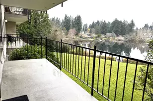 322 N 134th St, Seattle, WA 98133 - Photo 8