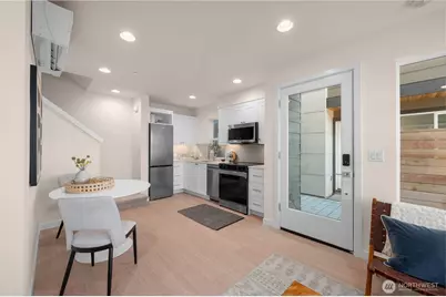 9225 B Densmore Avenue N, Seattle, WA 98103 - Photo 6