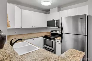323 Queen Anne Ave N, Seattle, WA 98109 - Photo 8
