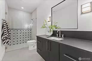 10789 SE 10th St, Bellevue, WA 98004 - Photo 22