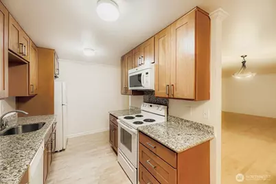 13513 Linden Avenue N #C114, Seattle, WA 98133 - Photo 10